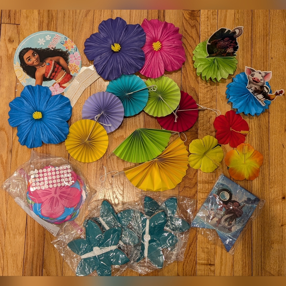 Moana, tropical island party decorations